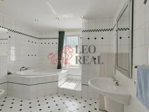 Prodej vily, Říčany - Strašín, Modřínová, 458 m2