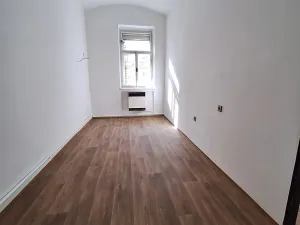 Pronájem bytu 2+1, Praha - Žižkov, Černínova, 39 m2