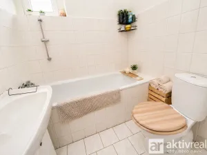 Prodej rodinného domu, Dolní Zálezly, Mírové náměstí, 250 m2