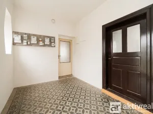 Prodej rodinného domu, Dolní Zálezly, Mírové náměstí, 250 m2