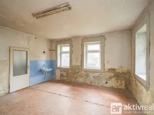Prodej rodinného domu, Dolní Zálezly, Mírové náměstí, 250 m2