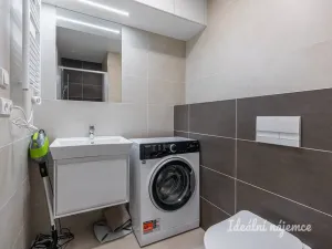 Pronájem bytu 1+kk, Praha - Smíchov, Plzeňská, 21 m2