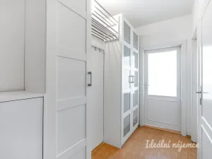 Pronájem bytu 1+kk, Praha - Košíře, Zahradníčkova, 46 m2