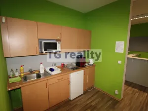 Pronájem kanceláře, Praha - Kobylisy, Nad Šutkou, 58 m2