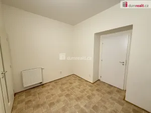 Pronájem bytu 2+kk, Praha - Smíchov, Drtinova, 35 m2