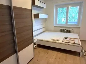 Pronájem bytu 3+1, Praha - Kobylisy, Vršní, 64 m2