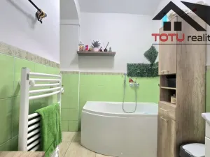 Prodej bytu 4+1, Kuks, 91 m2