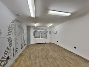 Pronájem obchodního prostoru, Praha, Šrobárova, 139 m2