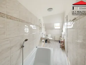 Prodej rodinného domu, Rynholec, nám. 1. máje, 561 m2