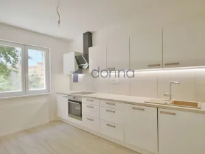 Pronájem bytu 2+1, Praha, Dubečská, 73 m2