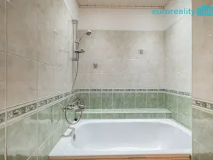 Prodej bytu 2+kk, Cheb, Vančurova, 48 m2