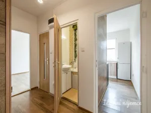 Pronájem bytu 2+1, Praha, Nad úžlabinou, 54 m2