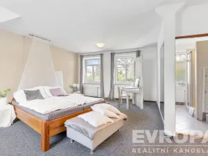 Pronájem komerční nemovitosti, Okrouhlička, 572 m2