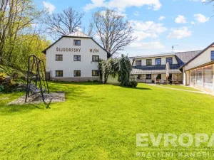 Pronájem komerční nemovitosti, Okrouhlička, 572 m2