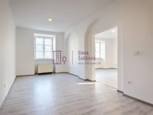 Pronájem bytu 2+kk, Jindřichův Hradec - Jindřichův Hradec I, nám. Míru, 72 m2