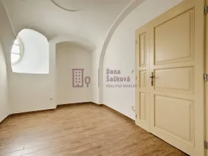 Pronájem bytu 2+kk, Jindřichův Hradec - Jindřichův Hradec I, nám. Míru, 72 m2
