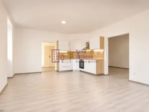 Pronájem bytu 2+kk, Jindřichův Hradec - Jindřichův Hradec I, nám. Míru, 72 m2