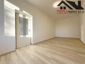 Pronájem bytu 1+1, Jaroměř, Lužická, 42 m2