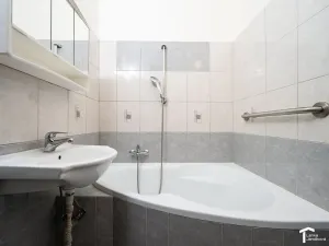 Prodej bytu 3+1, Pardubice - Bílé Předměstí, Na Drážce, 68 m2
