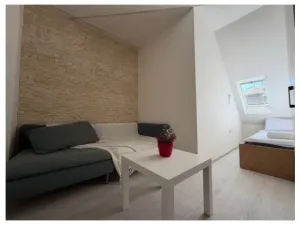 Pronájem bytu 2+kk, Praha - Žižkov, Na Jarově, 35 m2