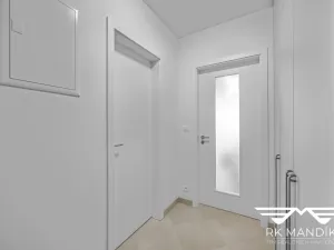 Pronájem bytu 1+kk, Praha - Střížkov, Roudnická, 36 m2