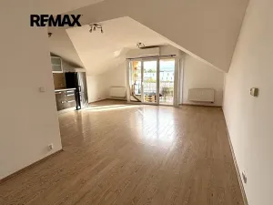 Prodej bytu 1+kk, Nupaky, Za Hotelem, 52 m2