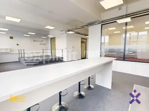 Pronájem kanceláře, Zlín, Vavrečkova, 421 m2