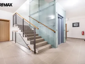 Pronájem bytu 2+kk, Karlovy Vary, Svahová, 45 m2