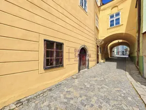 Pronájem bytu 1+1, Jindřichův Hradec - Jindřichův Hradec I, nám. Míru, 40 m2