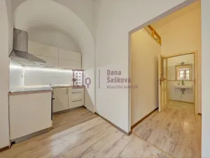 Pronájem bytu 2+1, Jindřichův Hradec - Jindřichův Hradec I, nám. Míru, 40 m2