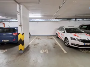 Pronájem garážového stání, Praha - Horní Měcholupy, Modenská, 20 m2