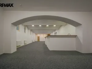 Pronájem obchodního prostoru, Hradec Králové, Československé armády, 213 m2