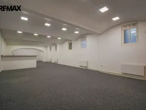 Pronájem obchodního prostoru, Hradec Králové, Československé armády, 213 m2