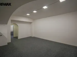 Pronájem obchodního prostoru, Hradec Králové, Československé armády, 213 m2