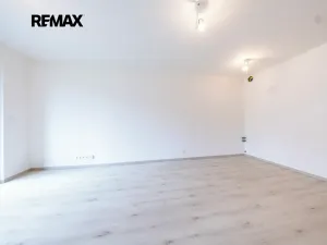Prodej bytu 1+kk, Praha - Háje, Sochorcova, 33 m2