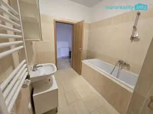 Pronájem bytu 2+kk, Beroun - Beroun-Město, V Zahradách, 65 m2