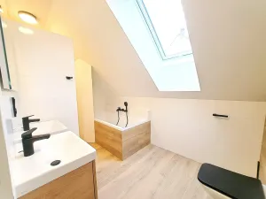 Prodej bytu 4+kk, Stochov, náměstí u dubu, 110 m2