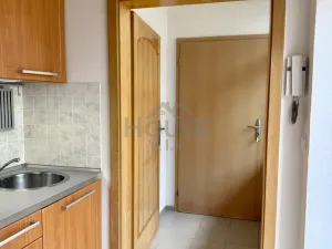 Pronájem bytu 1+1, Praha - Nusle, Slavojova, 33 m2