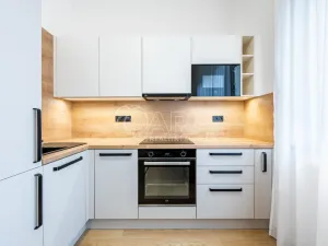 Pronájem bytu 1+kk, Praha - Karlín, Pobřežní, 35 m2