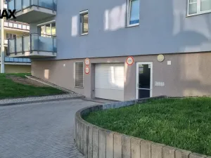 Pronájem garážového stání, Olomouc, Peškova, 12 m2