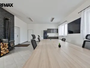 Prodej výrobních prostor, Buřenice, 2100 m2