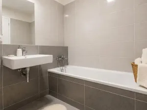 Pronájem bytu 1+kk, Praha - Hloubětín, Poděbradská, 46 m2