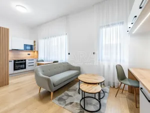 Pronájem bytu 1+kk, Praha - Karlín, Pobřežní, 32 m2