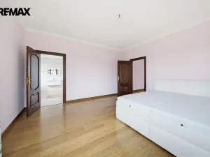 Prodej rodinného domu, Jesenice - Zdiměřice, Sýkorová, 363 m2