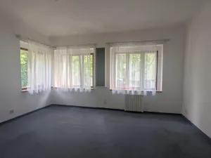 Pronájem bytu 2+kk, Praha - Kobylisy, Služská, 43 m2