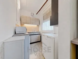 Prodej bytu 1+1, Praha - Háje, Matúškova, 30 m2