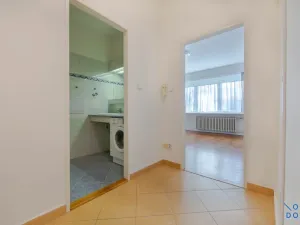Pronájem bytu 1+kk, Praha - Podolí, Podolská, 35 m2