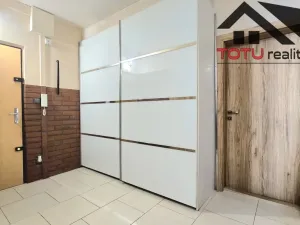Prodej bytu 4+1, Jaroměř, Na Zavadilce, 66 m2