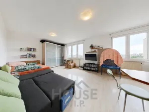 Prodej bytu 1+kk, Praha - Stodůlky, Na Výrovně, 37 m2