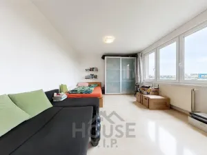 Prodej bytu 1+kk, Praha - Stodůlky, Na Výrovně, 37 m2